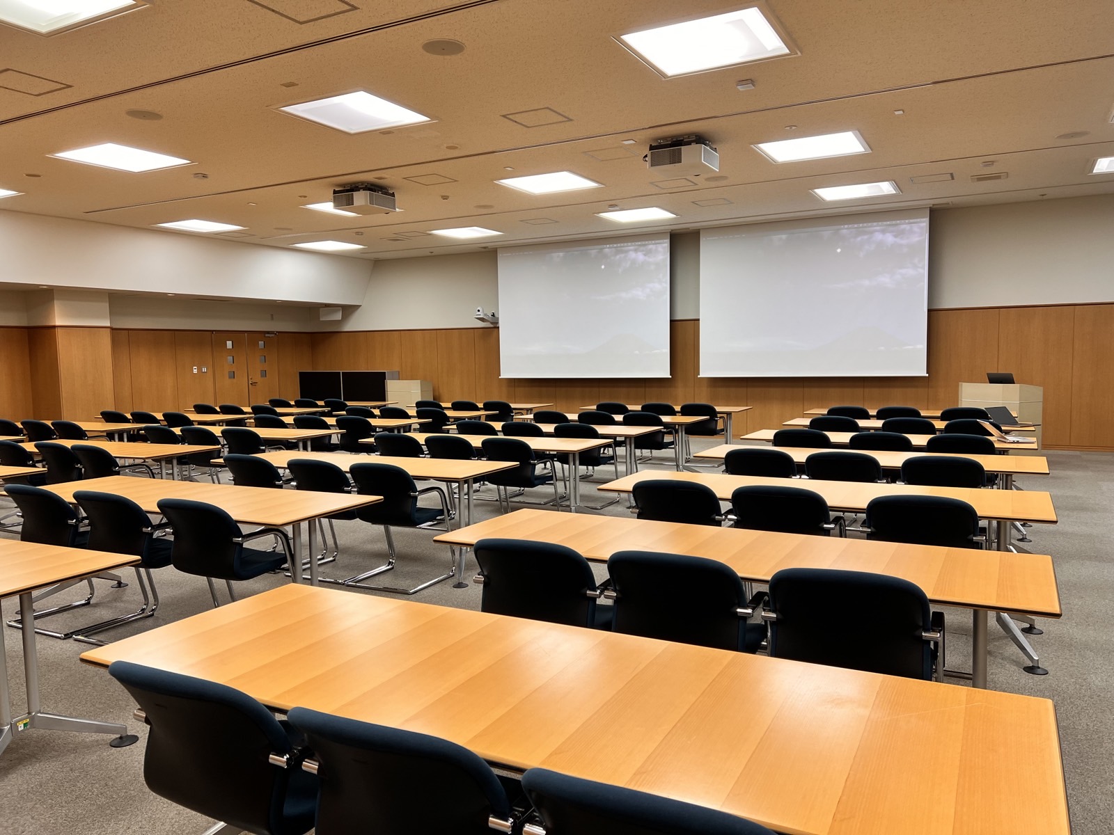 NICT 1W-422 International Conference Room